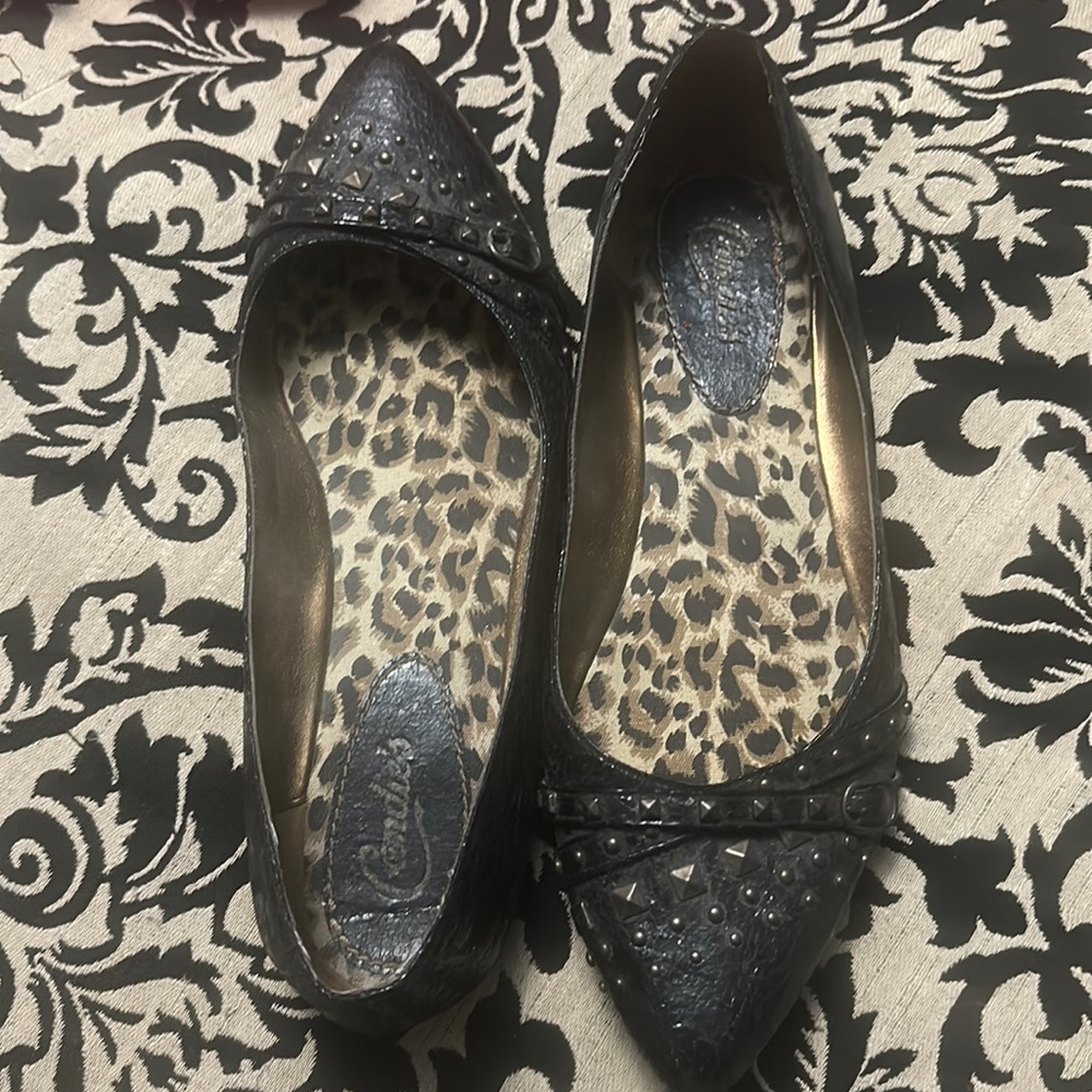 Worn flats 👟 request